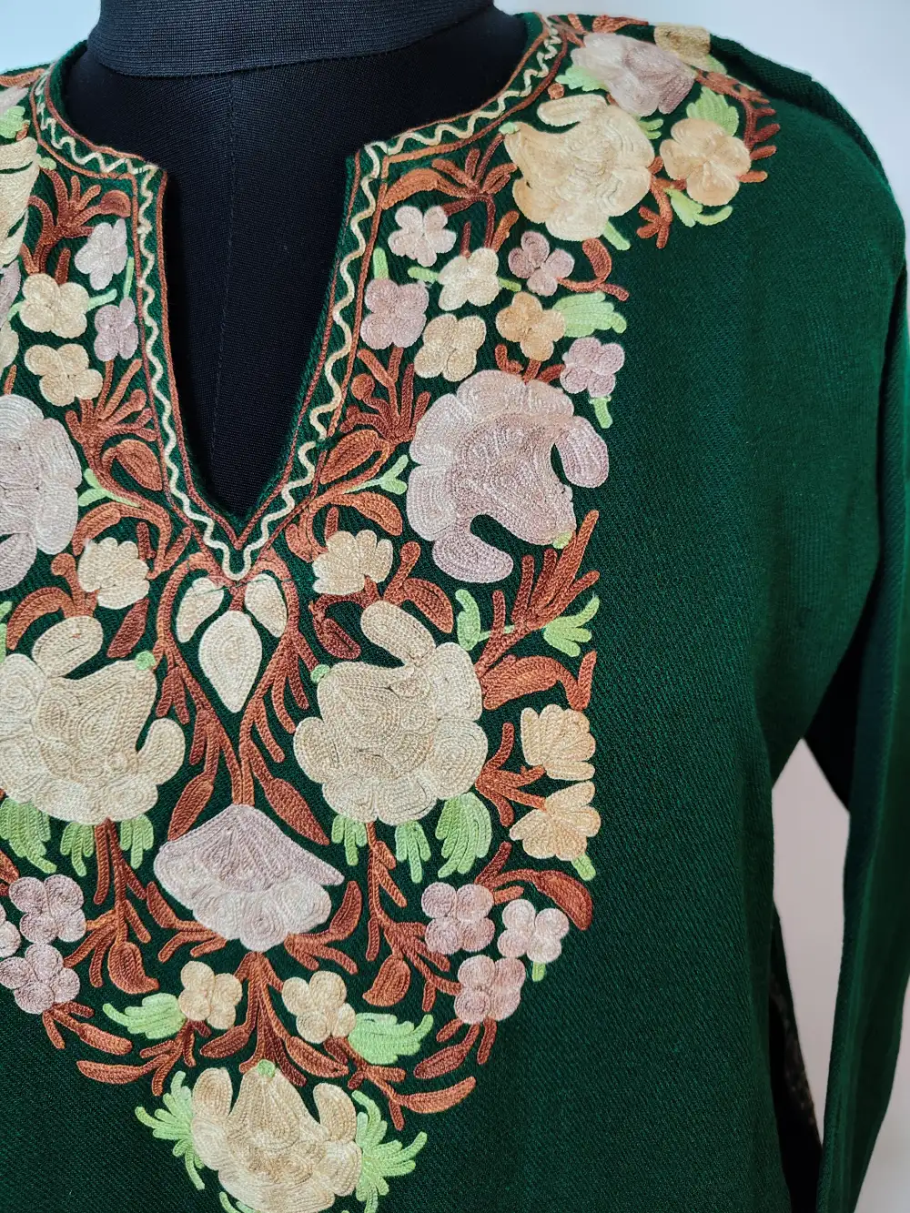 Noorani Dark Green 2pc Woolen Kurti Set with Aari Work in Cashmilon - Image 3