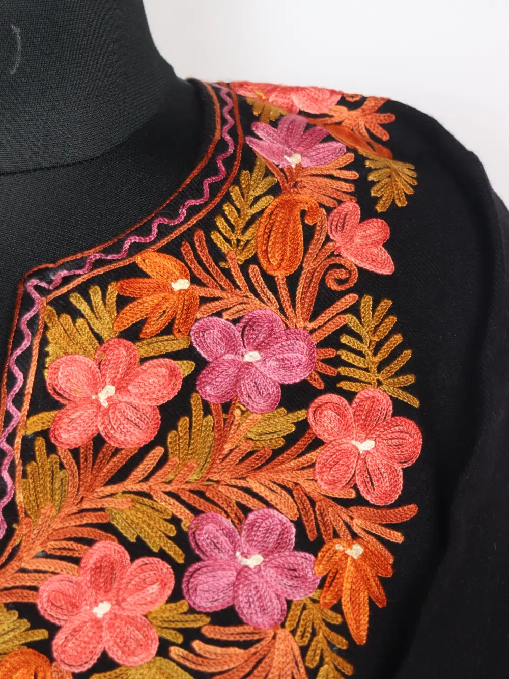 Black Cashmilon Wool Rekhta Pheran with Front Back Aari Embroidery - Image 3