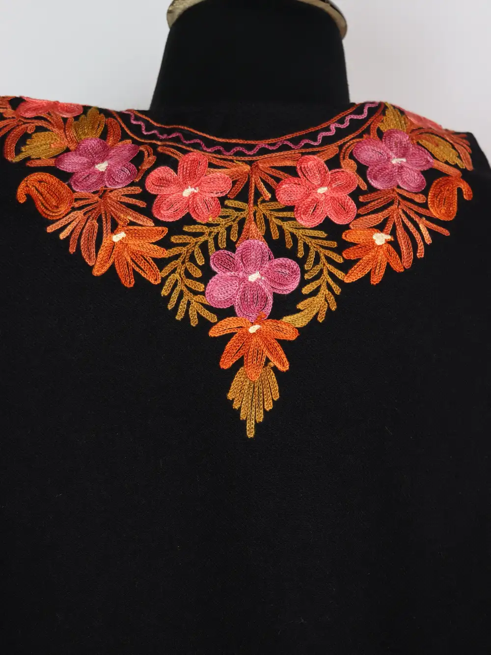 Black Cashmilon Wool Rekhta Pheran with Front Back Aari Embroidery - Image 4