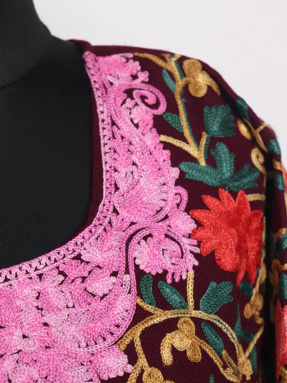 Cashmilon Jashne-e-Rekhta Woolen Wine Loose Pheran with All-over Aari Embroidery - Image 3