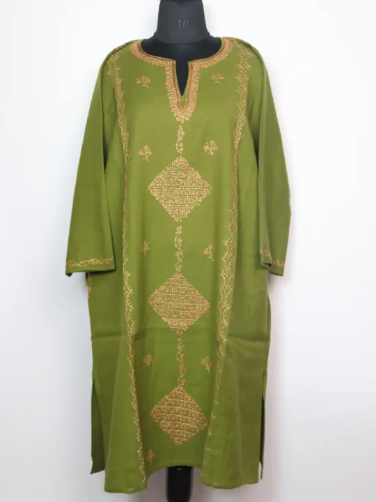 Nihayat Loose Green Kashmiri Raffal Wool Pheran with Hand Sozni Embroidery