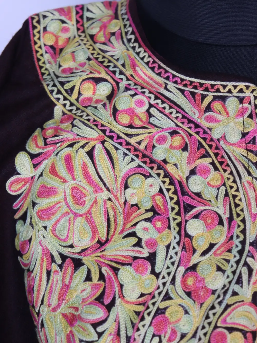 Wine Tweed Loose Pheran Urwa with Aari Embroidery - Image 3