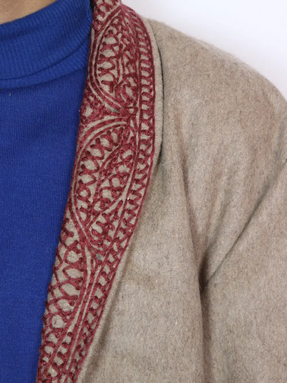 Pur-Sukoon Kashmiri Bush Brown Woolen Gown for Men with Hand Aari Embroidery - Image 4