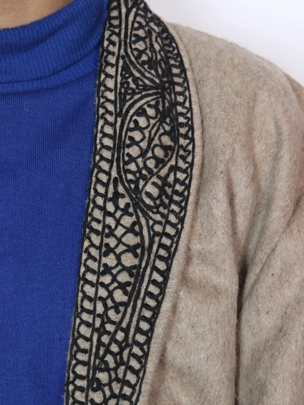 Kashmiri Bush Brown Gown | Bathrobe for Men with Hand Aari Embroidery Dilkash - Image 4