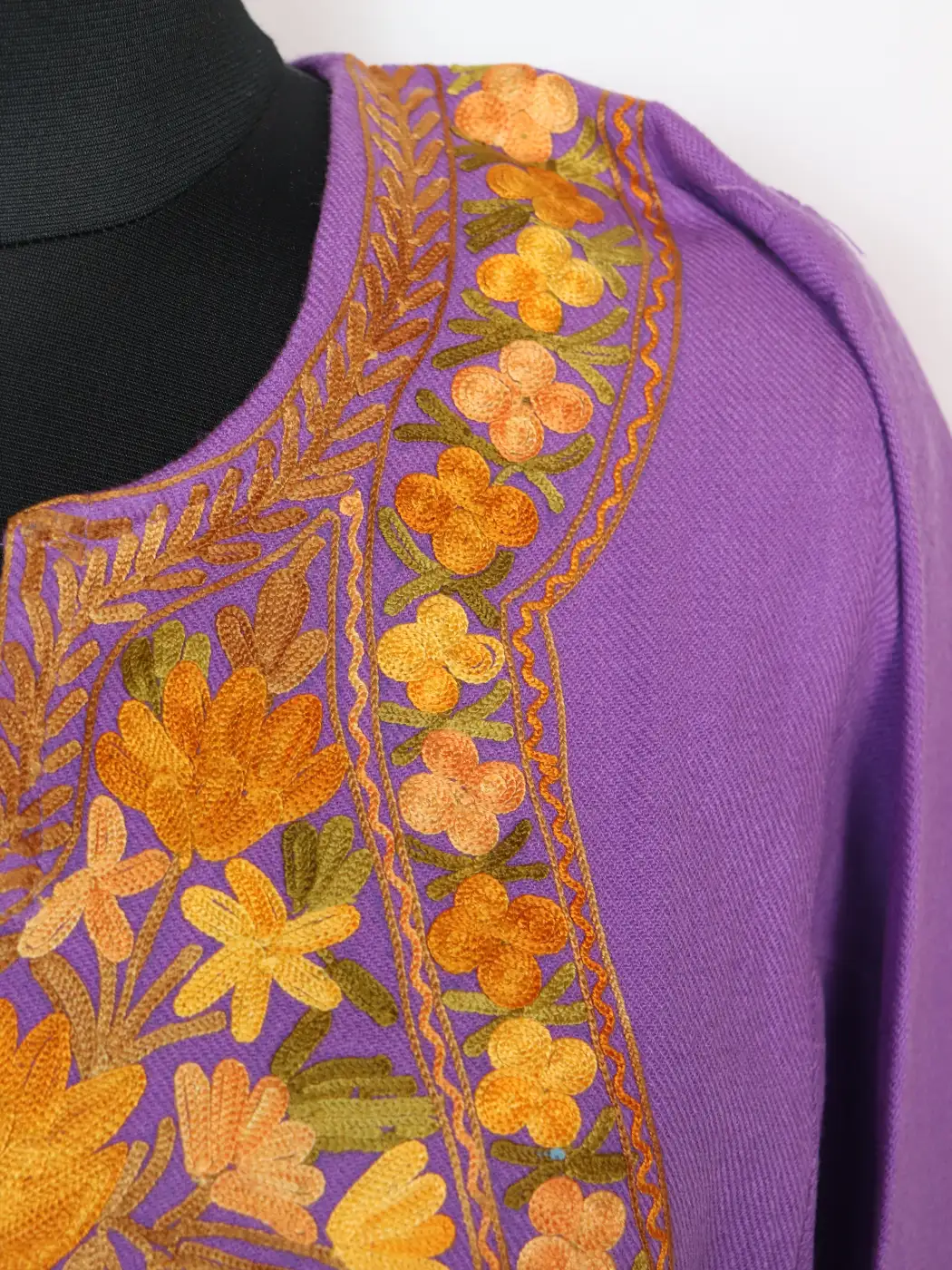 Shalimar Cashmilon Wool Light Purple Pheran With Aari Embroidery - Image 3