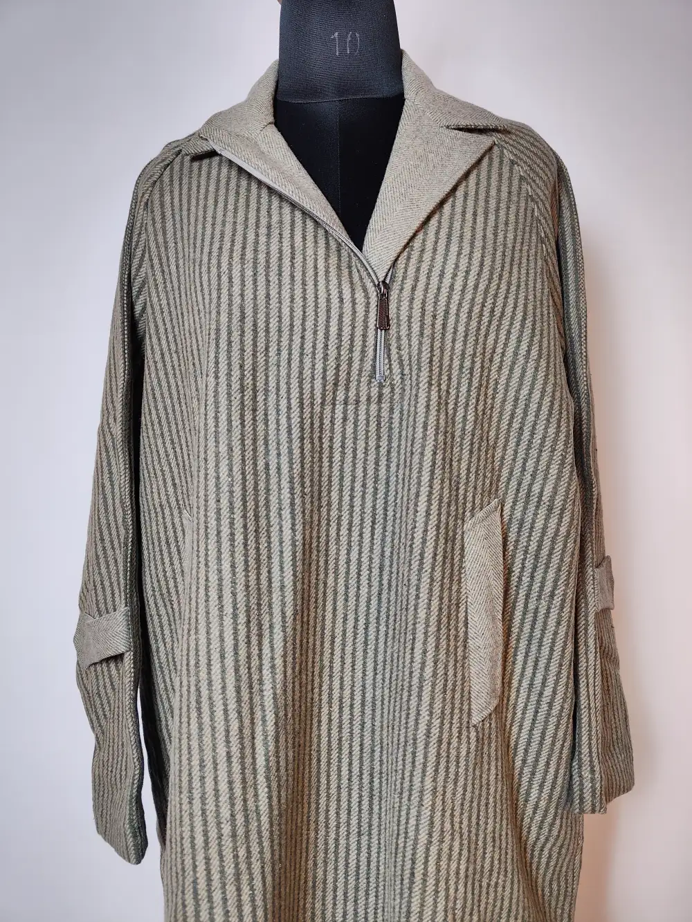 Grey Luxurious Kashmiri Pheran in Handloom Tweed Pure Wool Fabric - Image 2