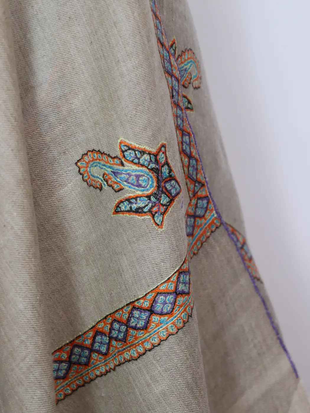 Adah Beige Pure Pashmina Shawl with Sozni Hand Work - Image 3