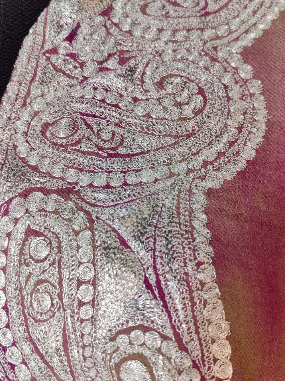 Afsana Dual Shade Raffal Wool Pheran with Botte Tilla Work - Image 3