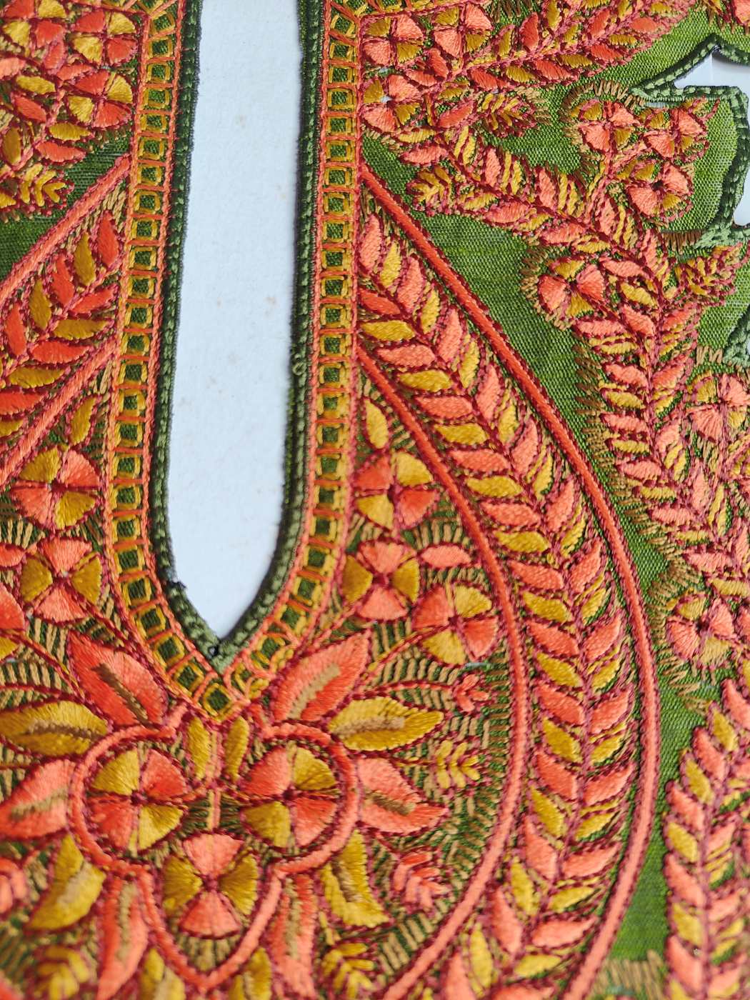 Sadaf Green Patch with Lace | Sozni Embroidery - Image 2