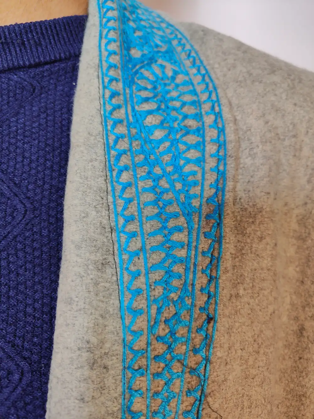 Kashmiri Grey Aaina Tweed Gown with Hand Aari Embroidery - Image 3