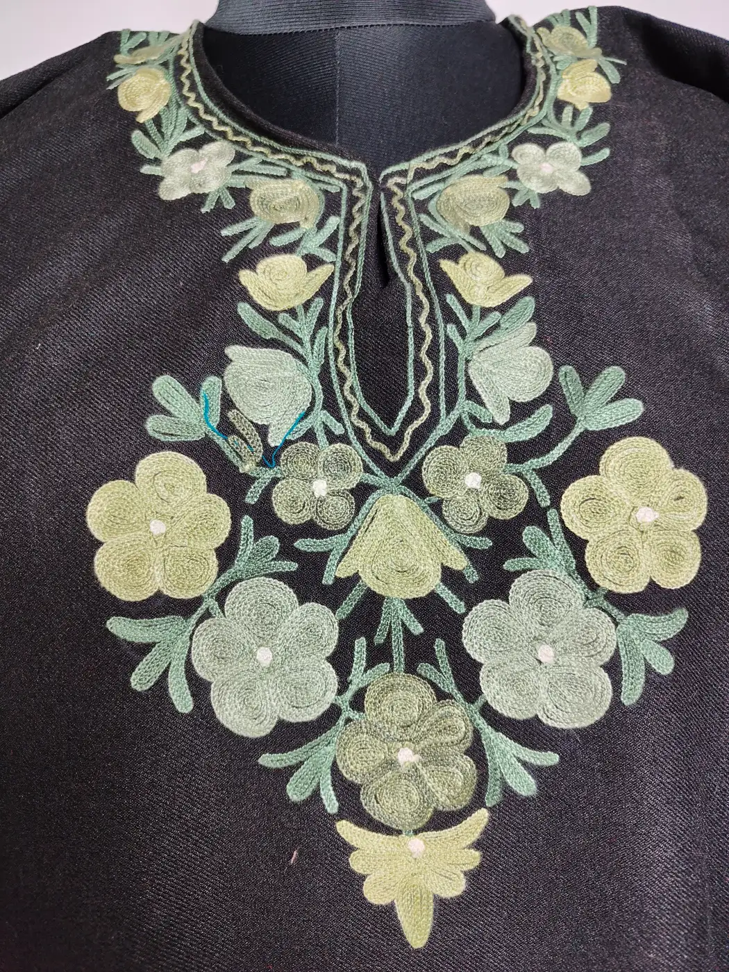 Short Black Tweed Wool Pheran Nigeen With Aari Embroidery - Image 3