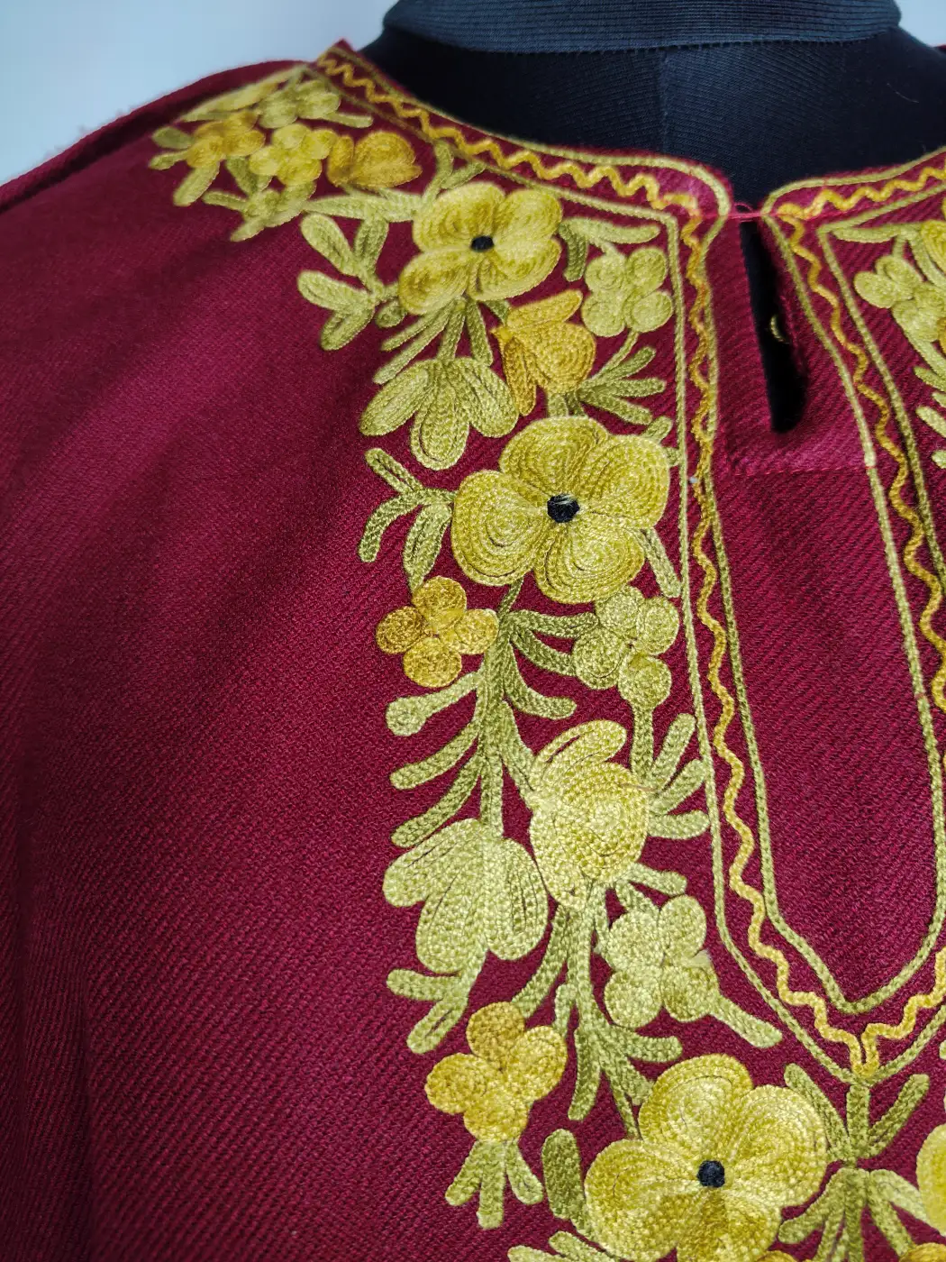Loose Maroon Hayat Cashmilon Wool Pheran With Aari Embroidery - Image 3