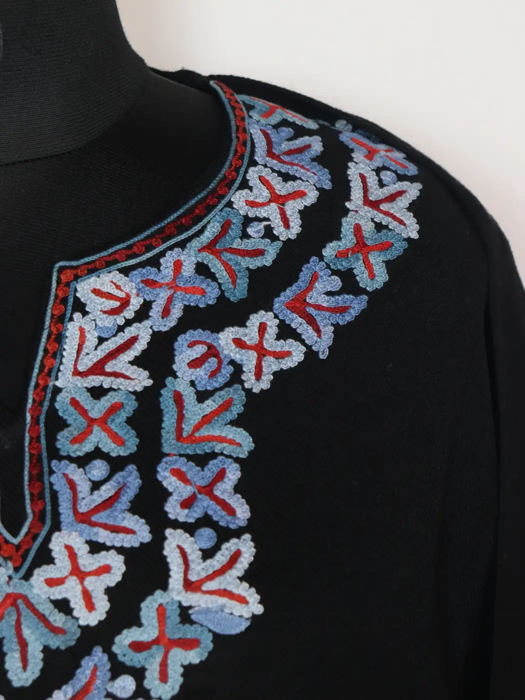 Shaan Black Pheran in Cashmilon Wool With Sleeve and Daman Aari Embroidery - Image 3