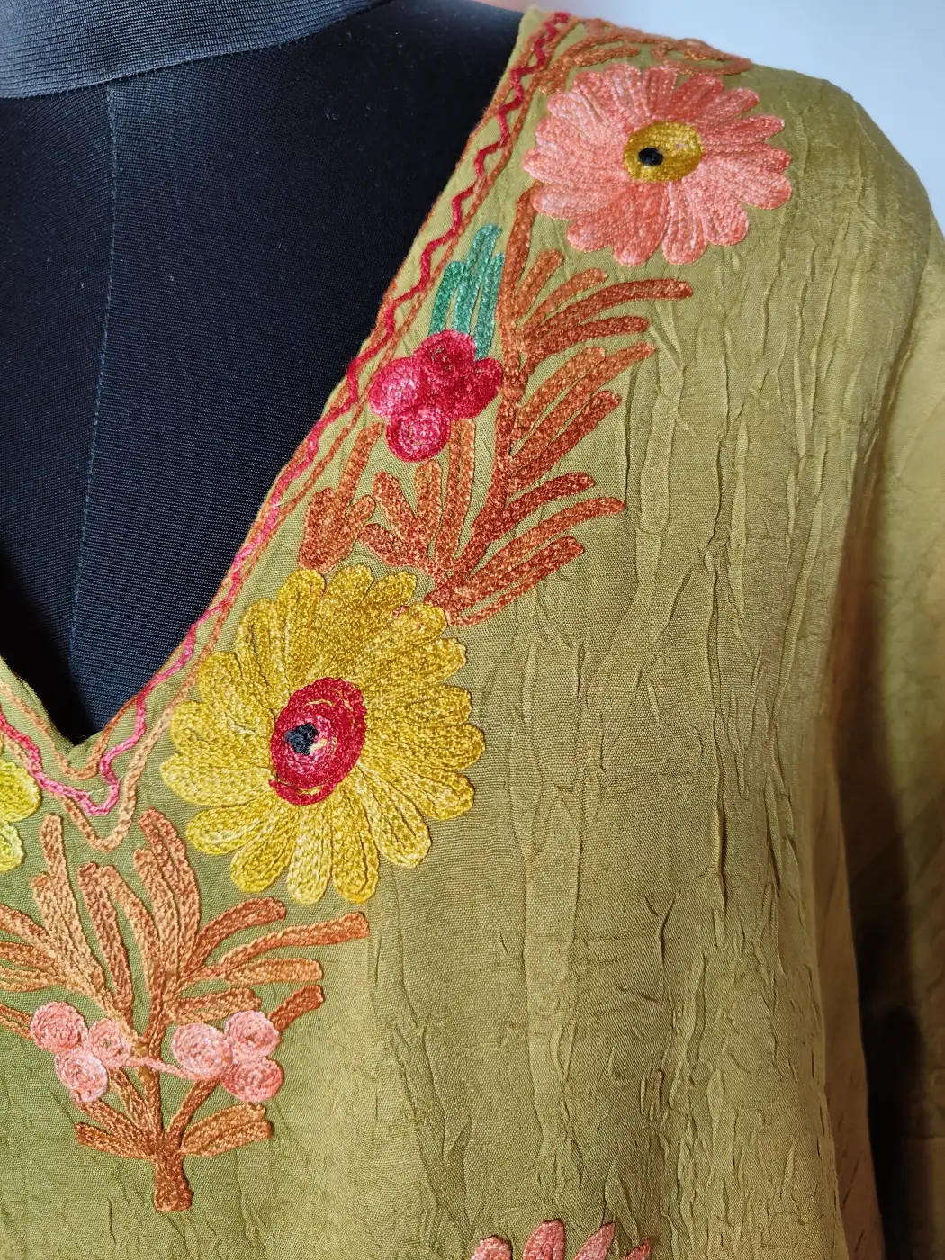 Mehndi Green Crush Cotton Kaftan Ayan with Aari Work - Image 3