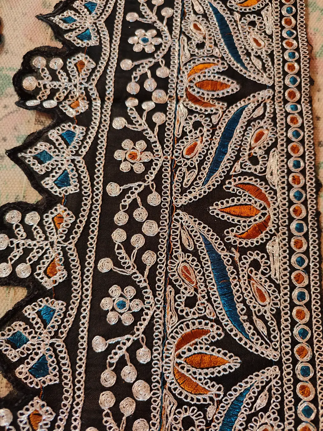 Haya Patch with Silver Tilla Embroidery with Daman, Sleeves and Lace - Image 6