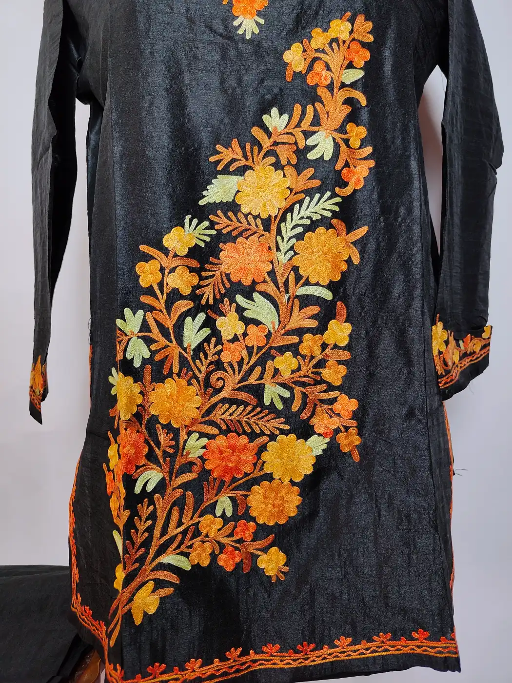 Mehkta Kashmiri Black Silk Short Kurti Set with Aari Embroidery - Image 2