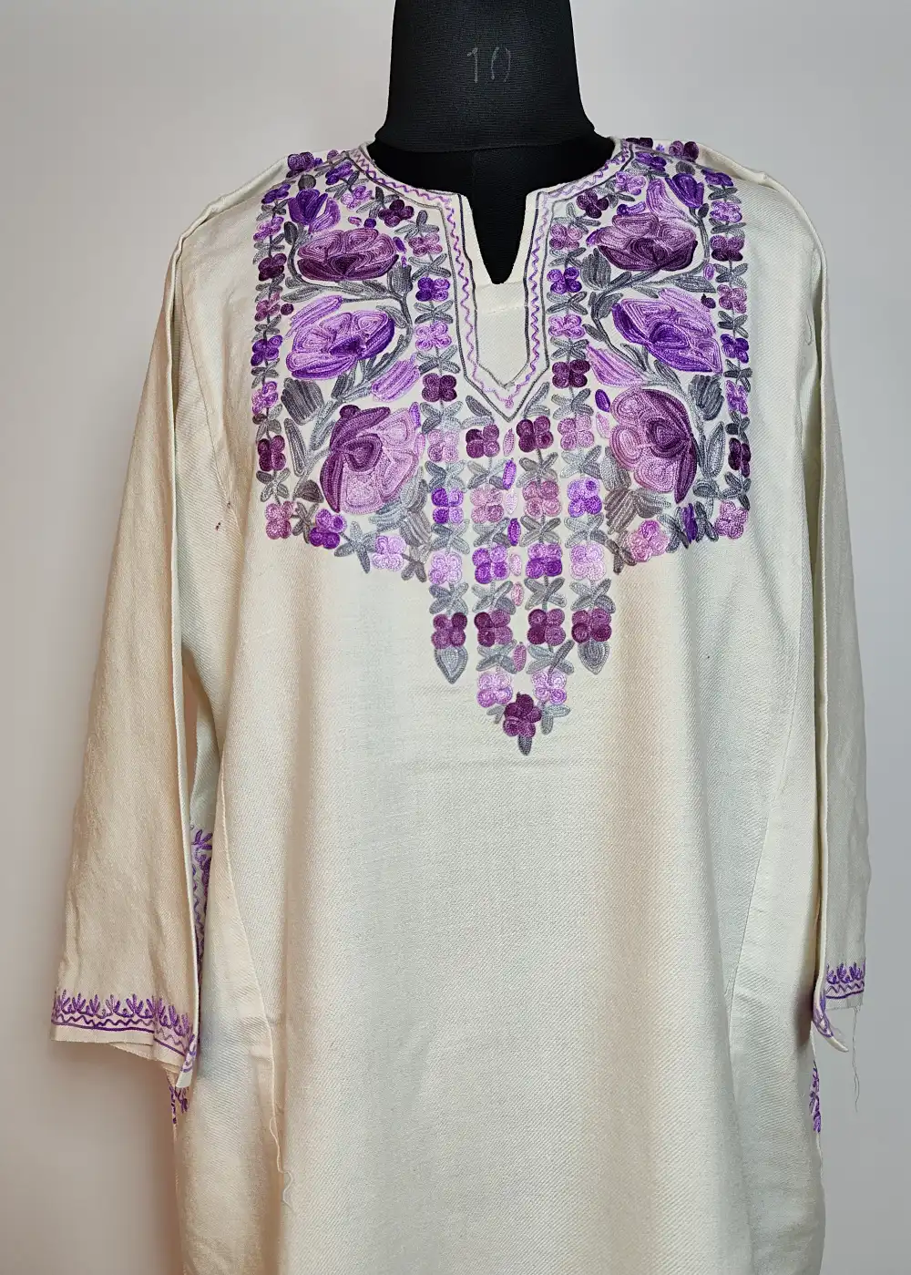 White Pheran with Aari Embroidery in Cashmilon Wool Gulnar - Image 2