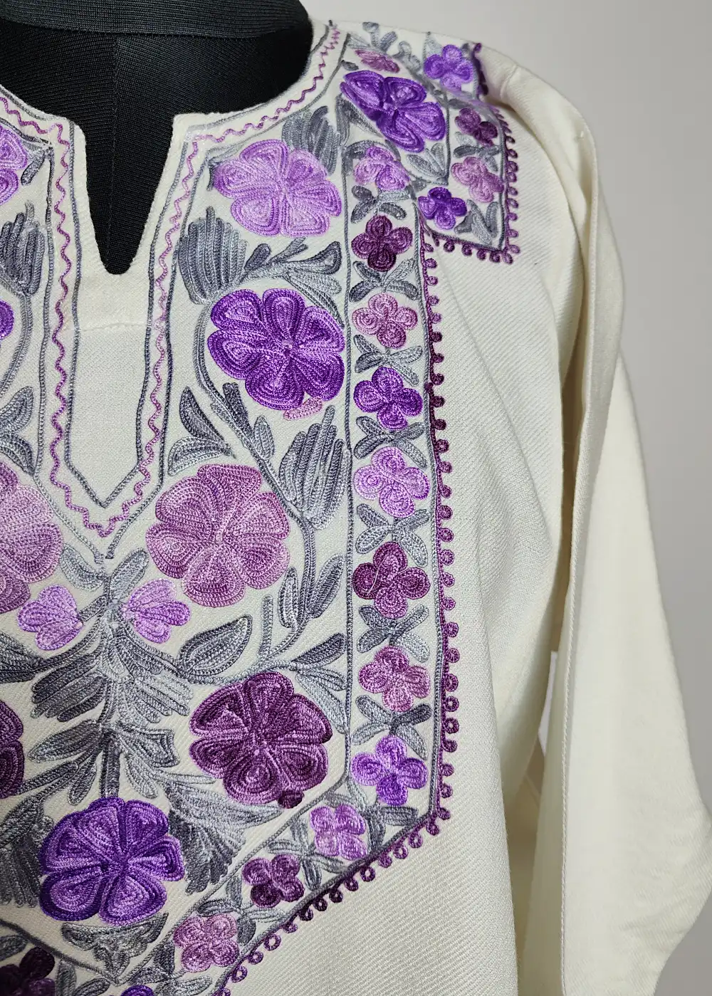 Embroidered Pheran in White with Aari Embroidery Harud in Cashmilon Wool - Image 3