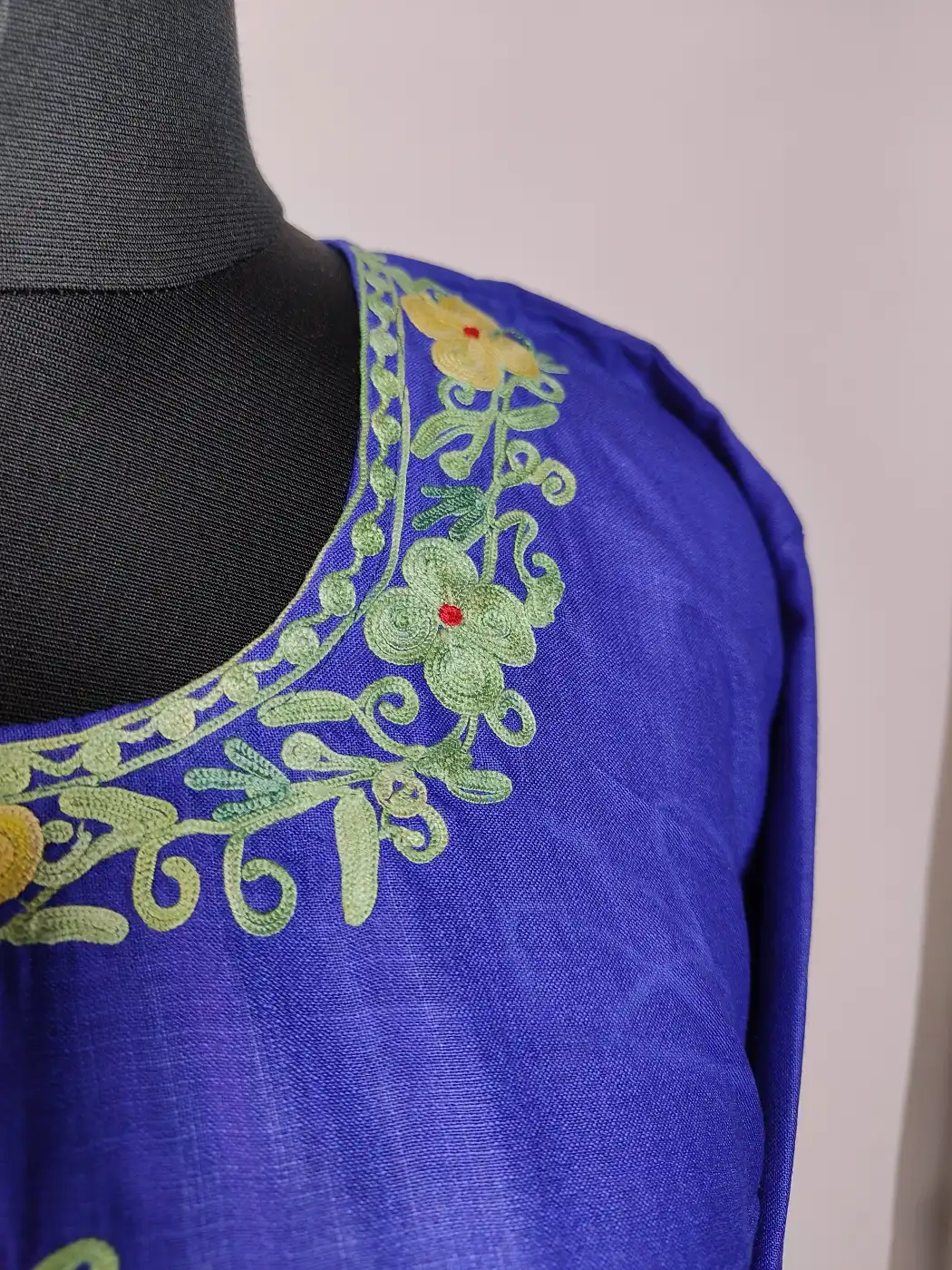Kashmiri Dark Blue Ruby Cotton Kurta Set with Aari Embroidery - Image 4