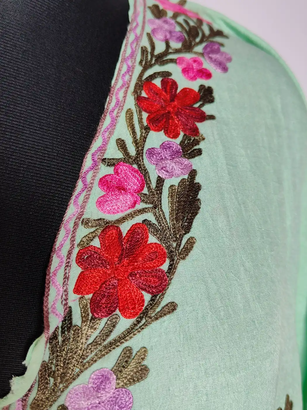 Zeba Parrot Green Long Crush Cotton Kaftan with Aari Embroidery - Image 3