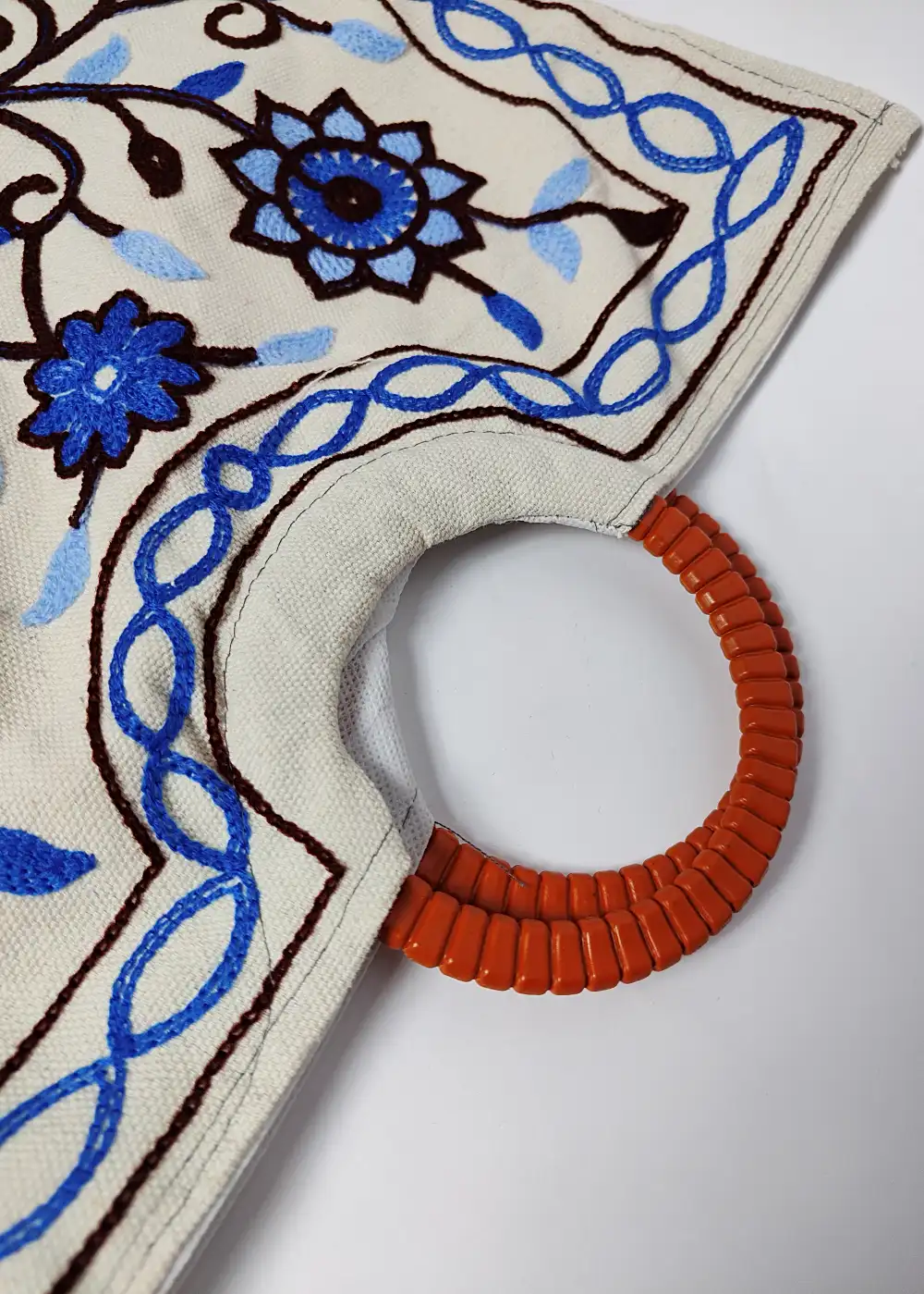 Kashmiri Qudrat White Long Crewel Bag with Handle - Image 3