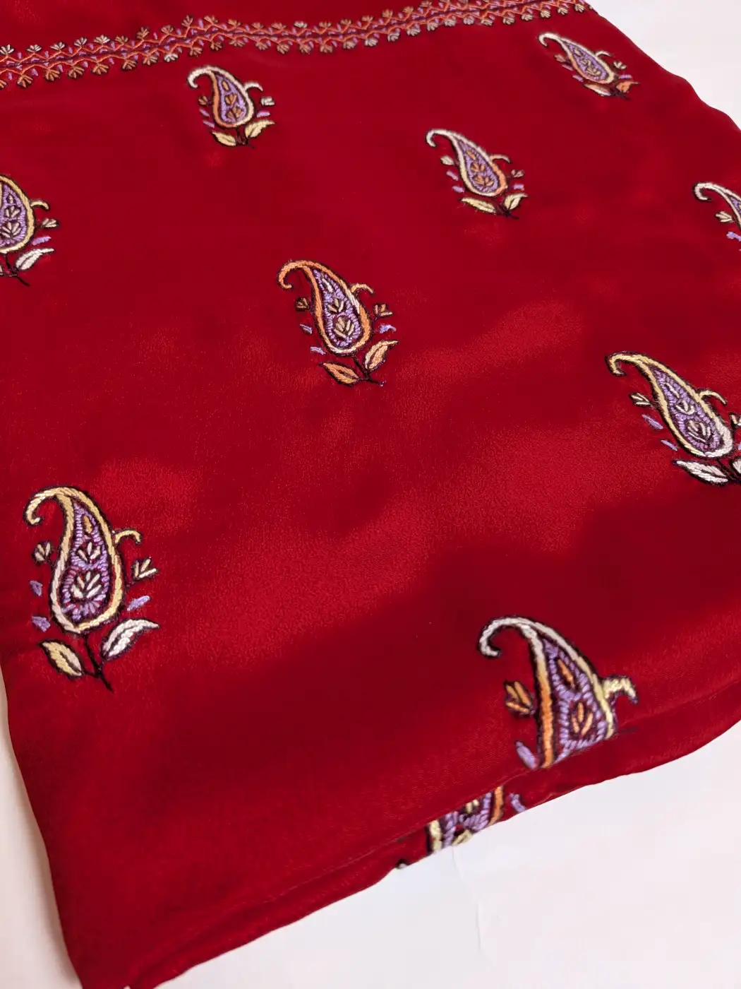 Kashmiri Red Hand Sozni Work Saree in Crepe - Image 4