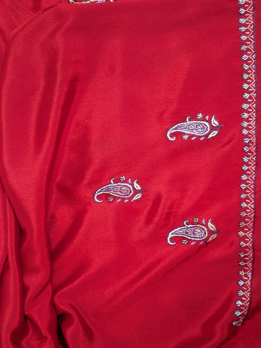 Kashmiri Red Hand Sozni Work Saree in Crepe - Image 6