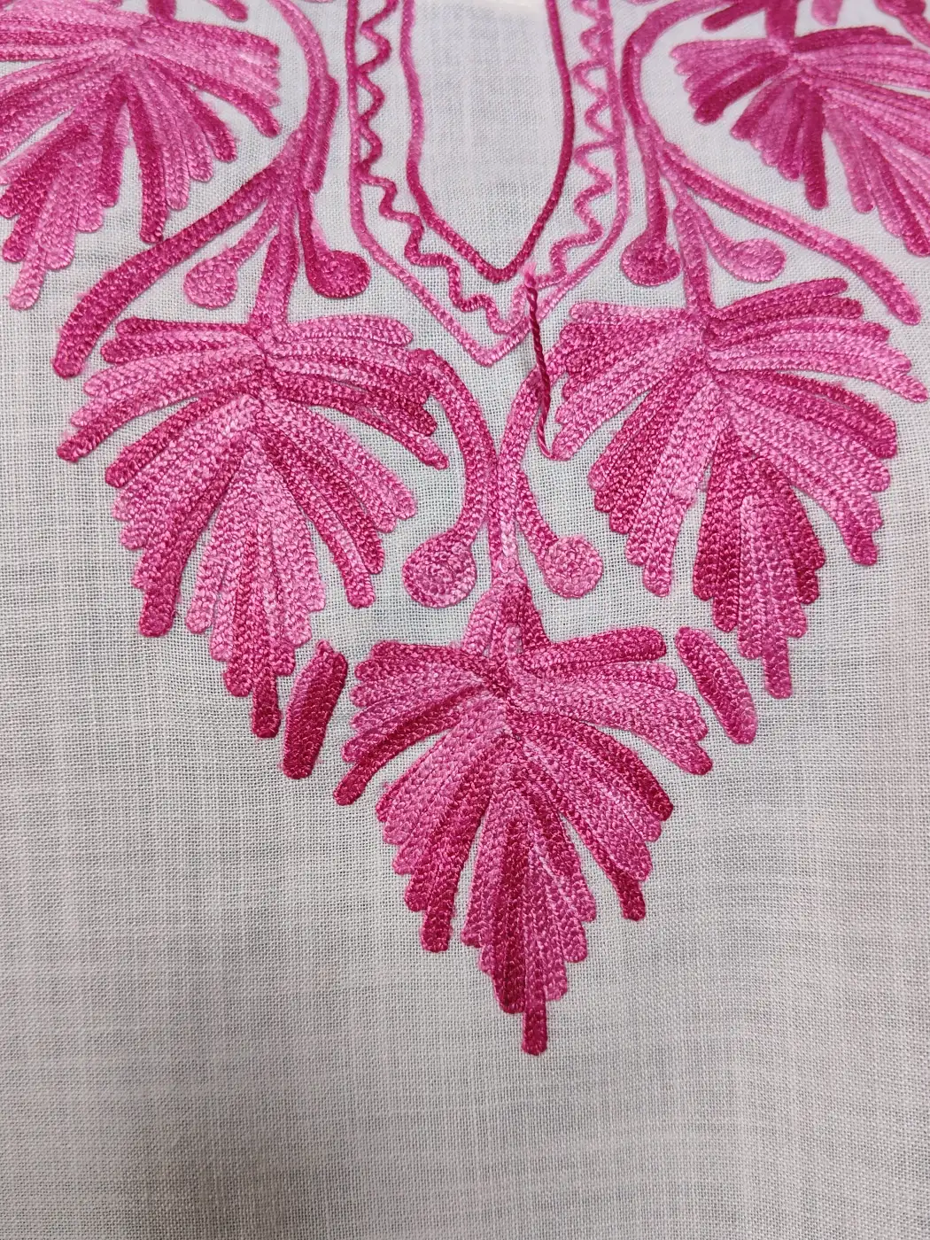 Farosh White Cotton Kaftan Set with Aari Embroidery - Image 3