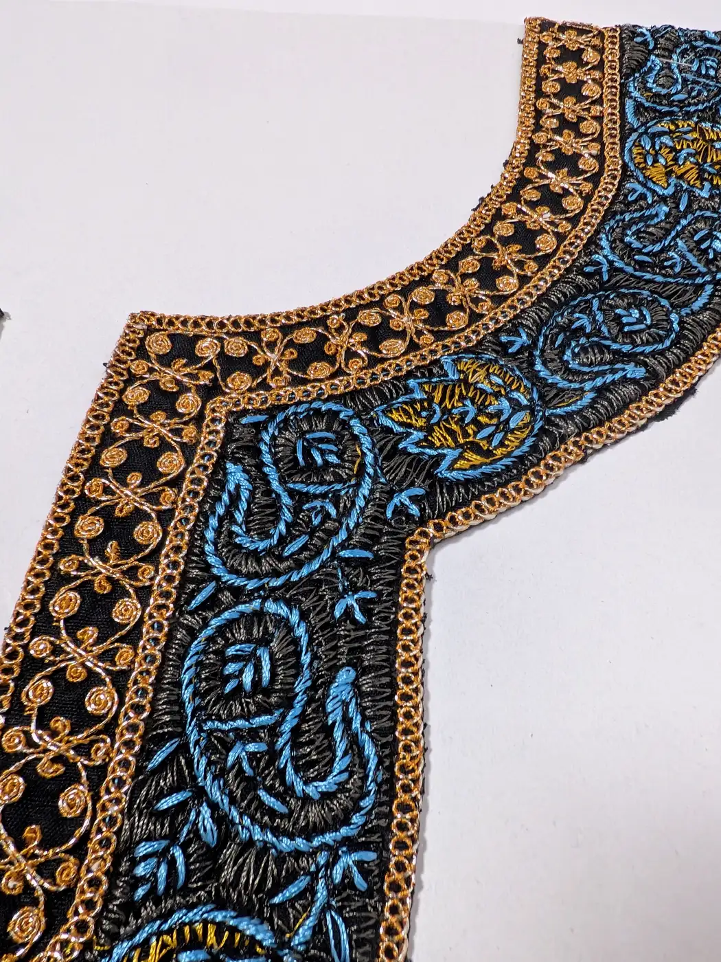 Black Patch Ziyan with Lace | Sozni and Tilla Embroidery - Image 2