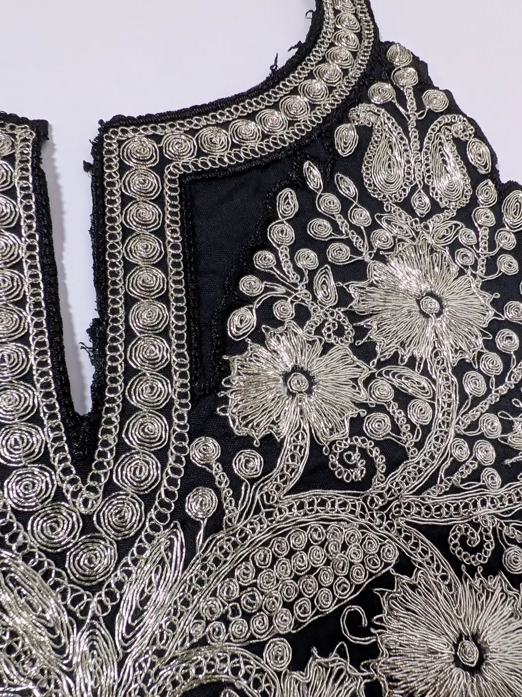 Tasver Patch in Black with Lace and Sleeves with Tilla Embroidery - Image 2