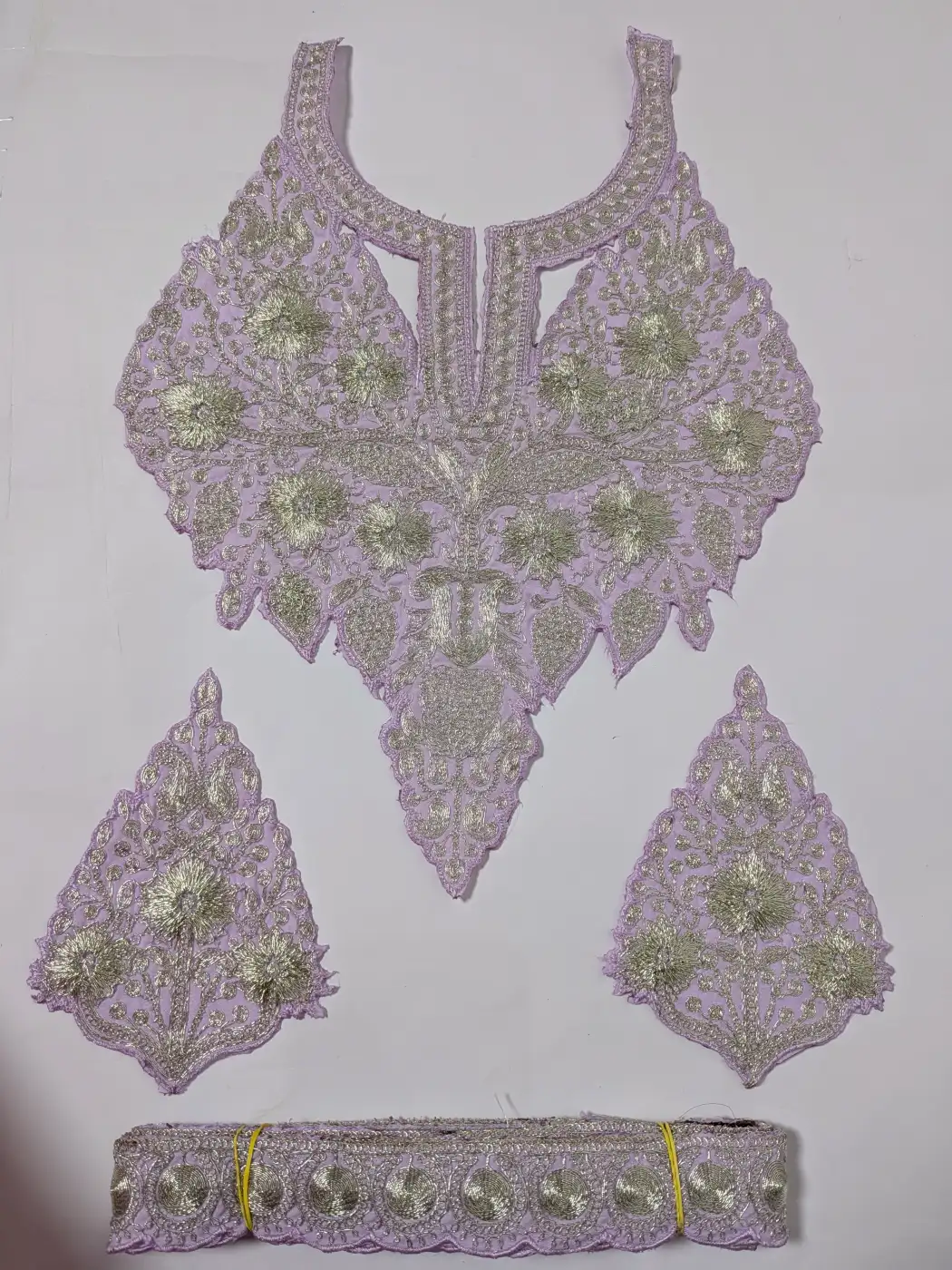 Levender Patch with Lace and Sleeves with Tilla Embroidery