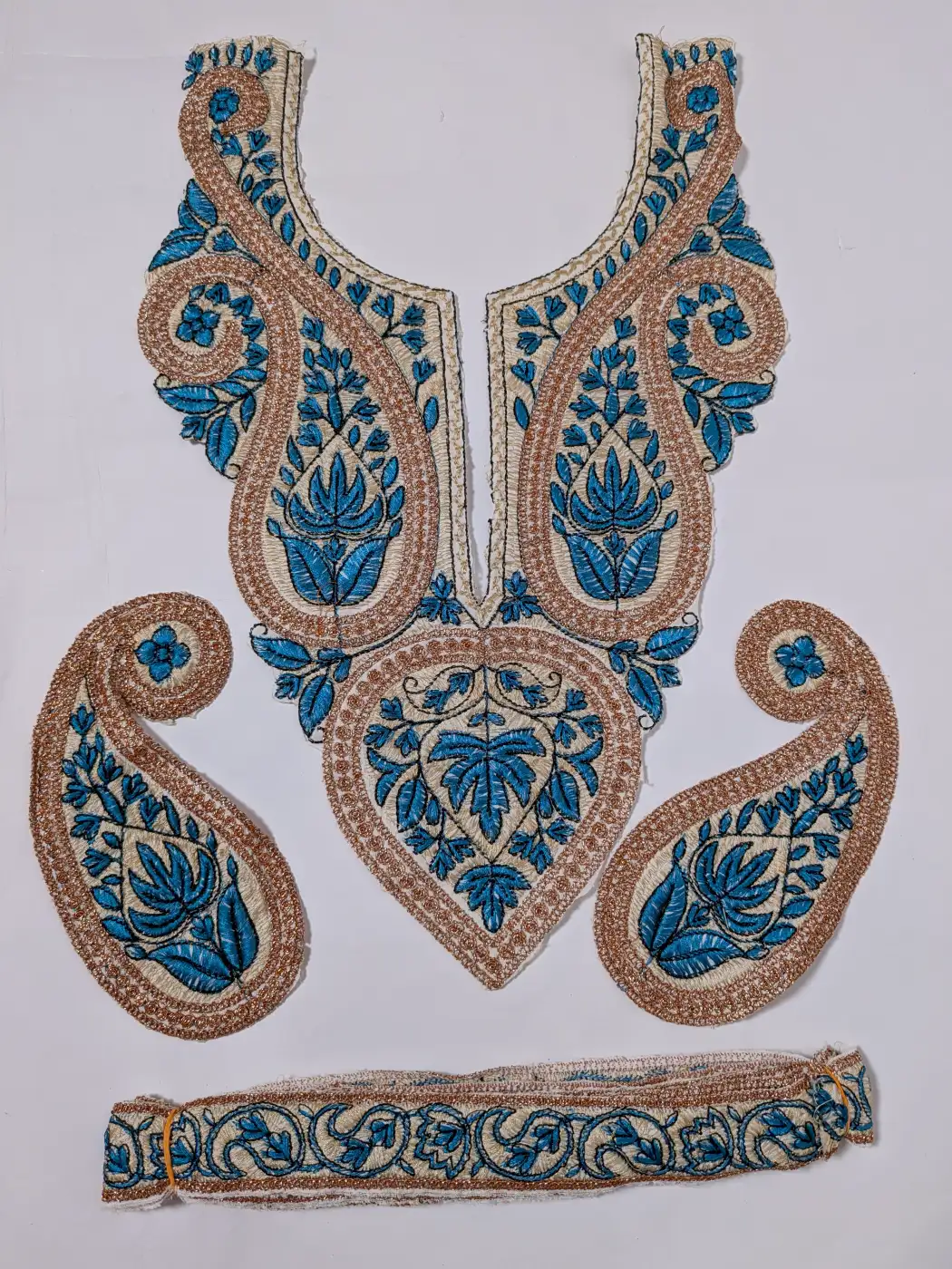 White Patch with Sleeves and Lace | Tilla and Sozni Embroidery - Zardosi