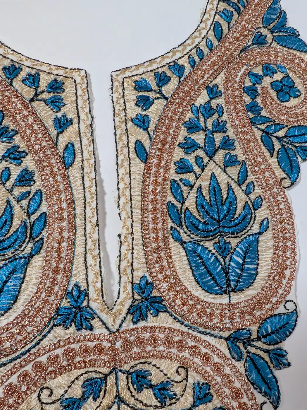 White Patch with Sleeves and Lace | Tilla and Sozni Embroidery - Zardosi - Image 2