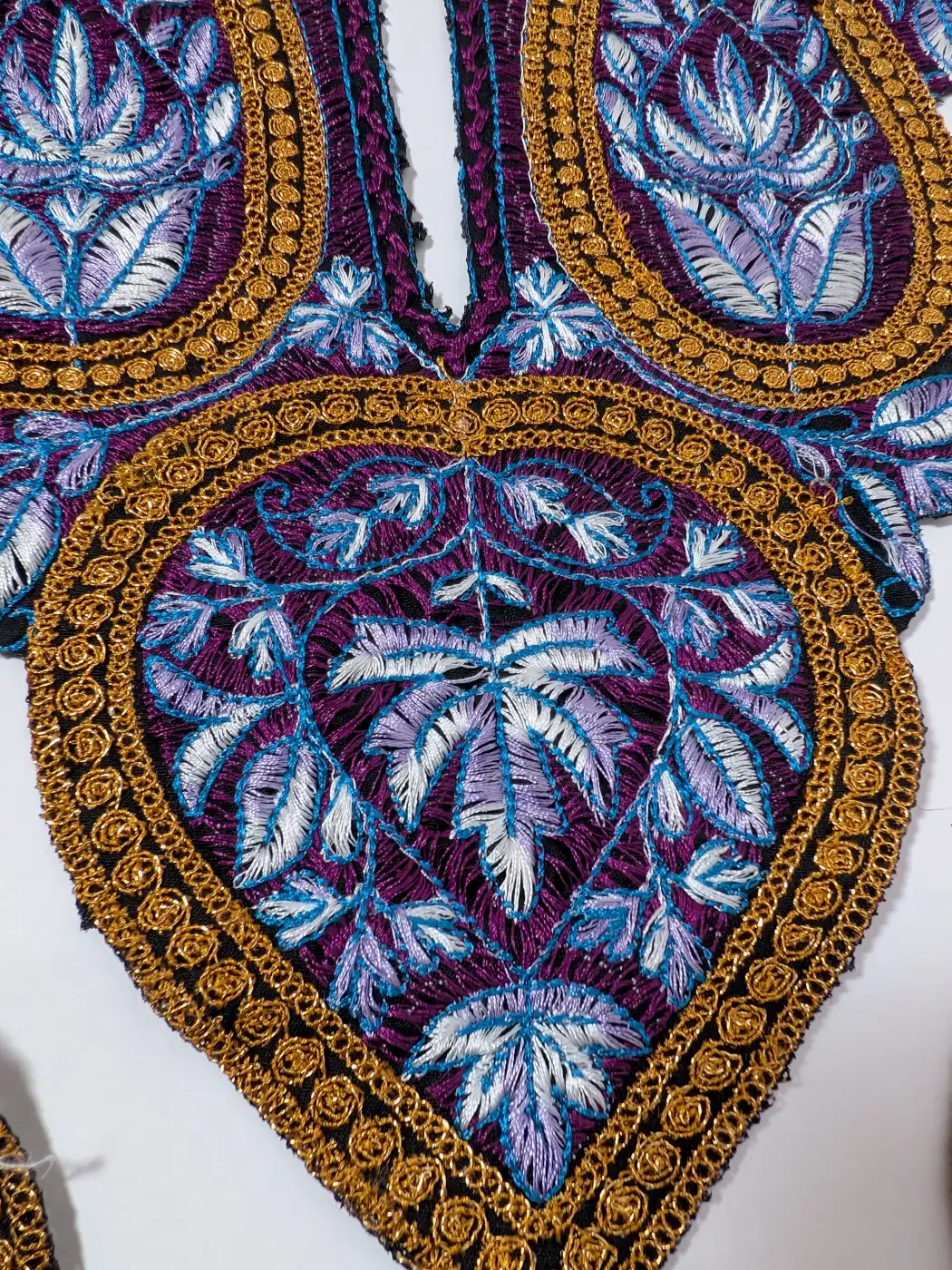 Nazakat Patch in Black with Sleeves and Lace | Tilla and Sozni Embroidery - Image 2