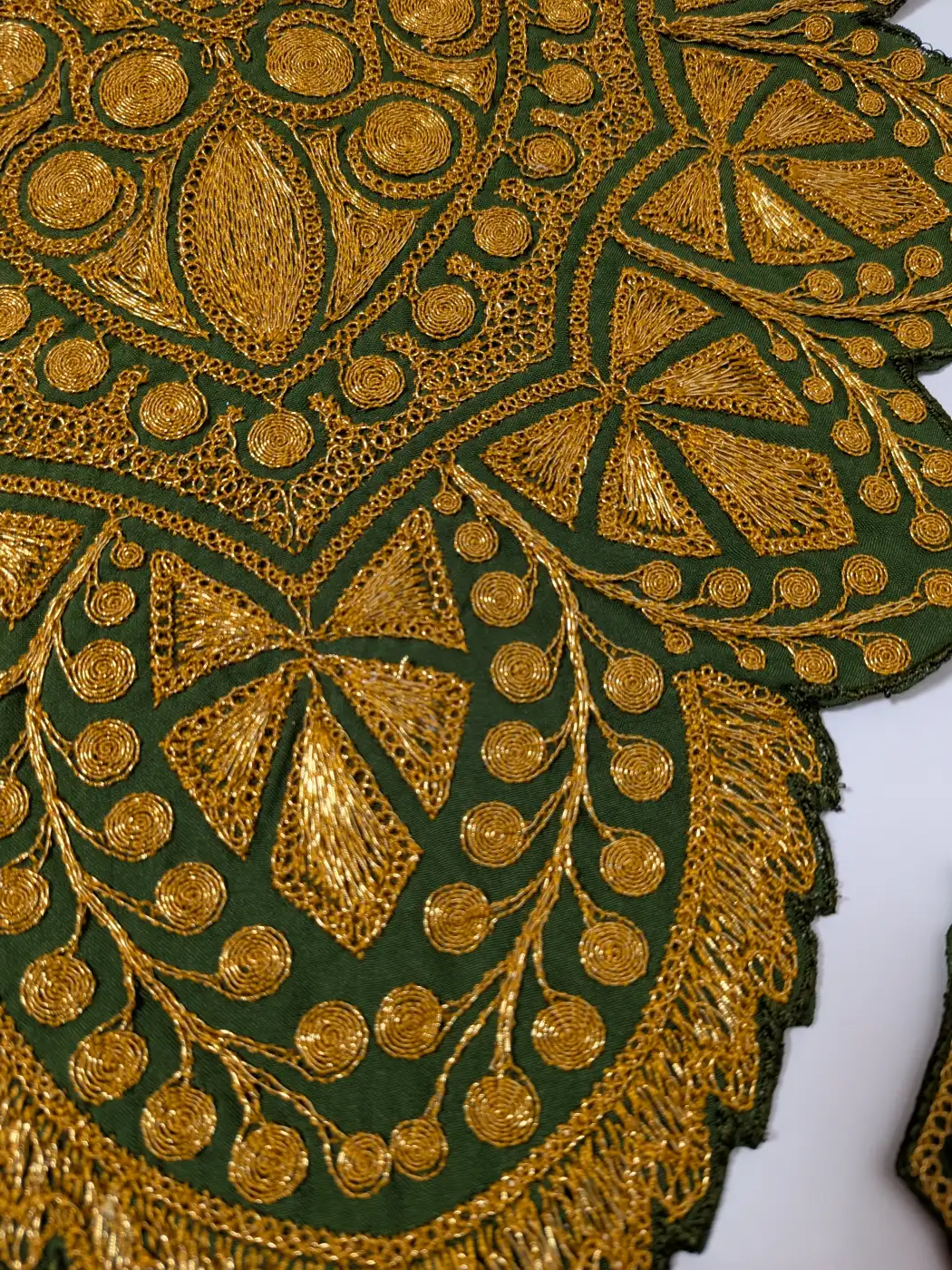Nazm Green Patch with Sleeves and Lace | Tilla Embroidery - Image 2