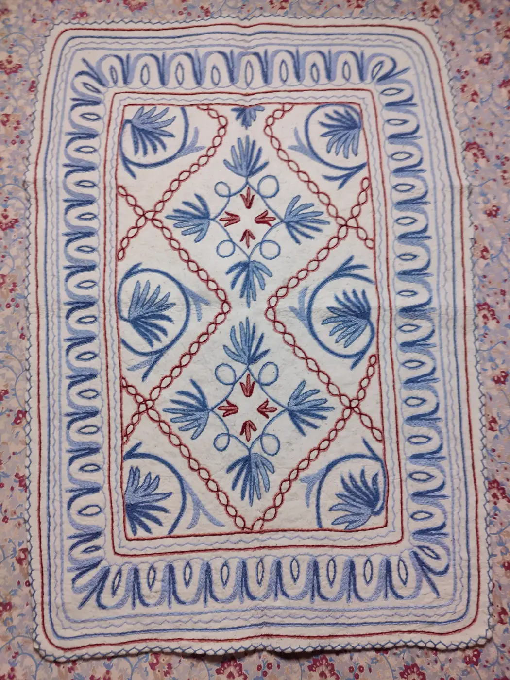 Kashmiri Rang-e-Safed Pure Wool Namda in 6×4 ft - Hand Aari Embroidery