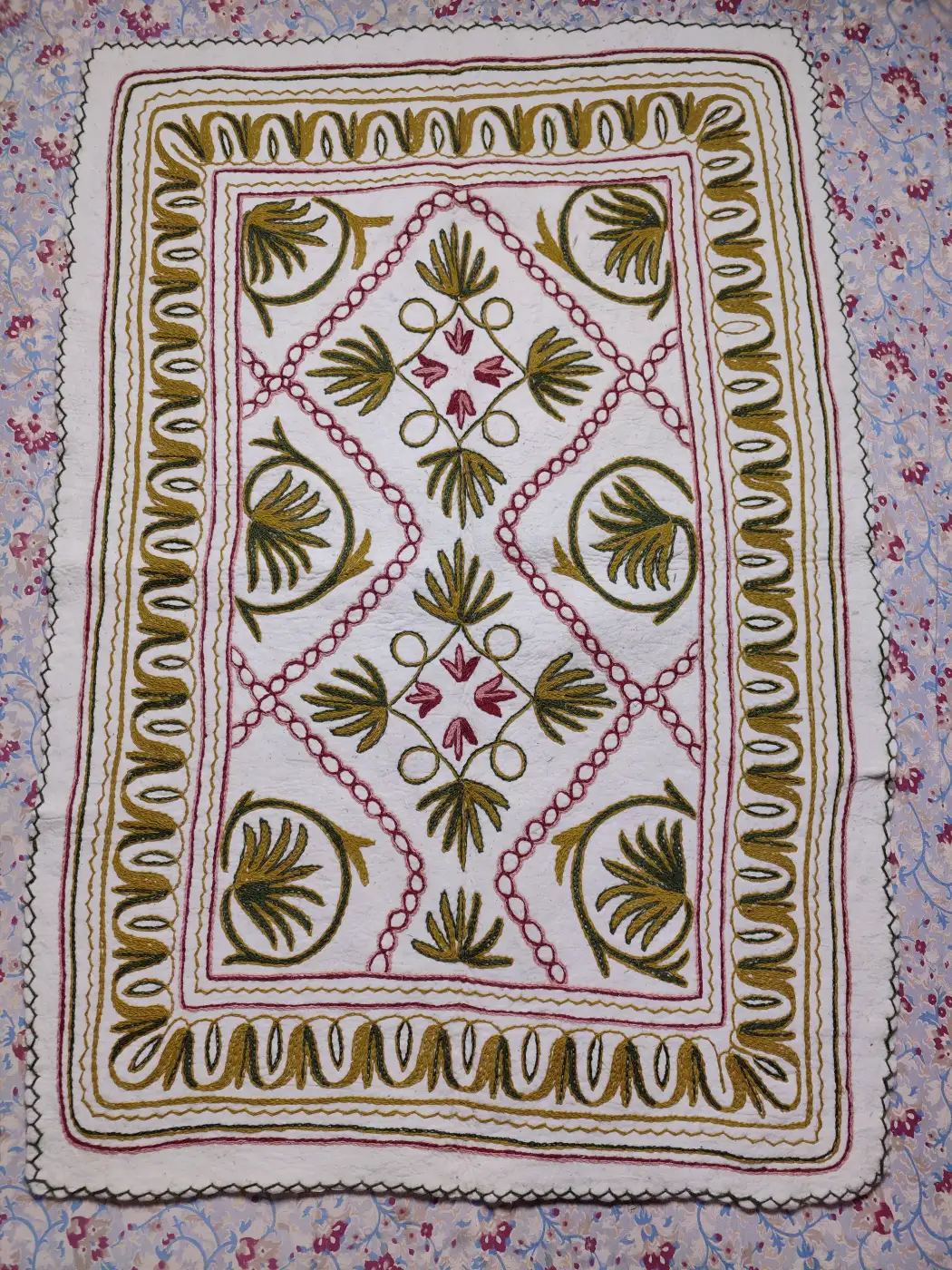 6x4 feet Kashmiri Pure Wool Namda Zameen-e-Noor | Hand Aari Embroidery