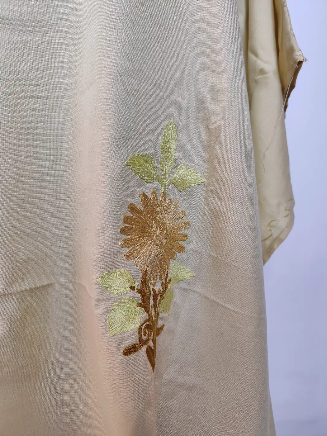 Cream Long Kashmiri Summer Cool Cotton Kaftan Kaftan With Aari Work - Image 2