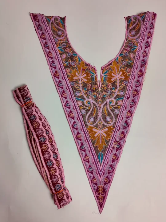 Dilnaz Kashmiri V Shape Lavender Patch with Lace | Sozni Embroidery