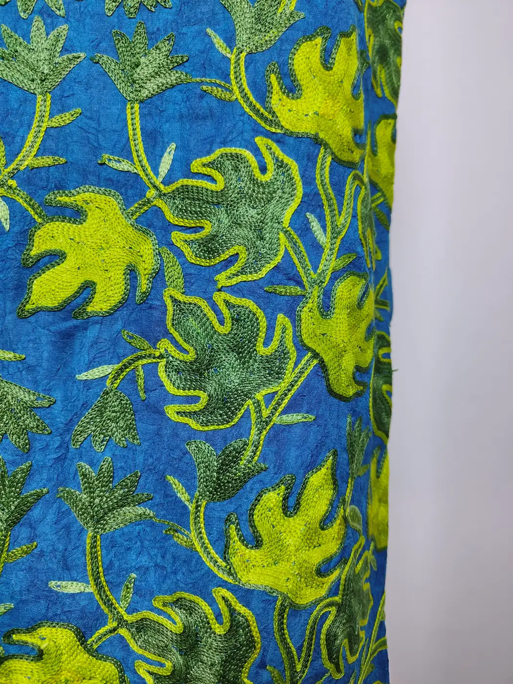 Blue 2pc Kashmiri Suit in Cheshm-i-noor Crush Cotton Bahaar with Chinari Aari Embroidery - Image 3