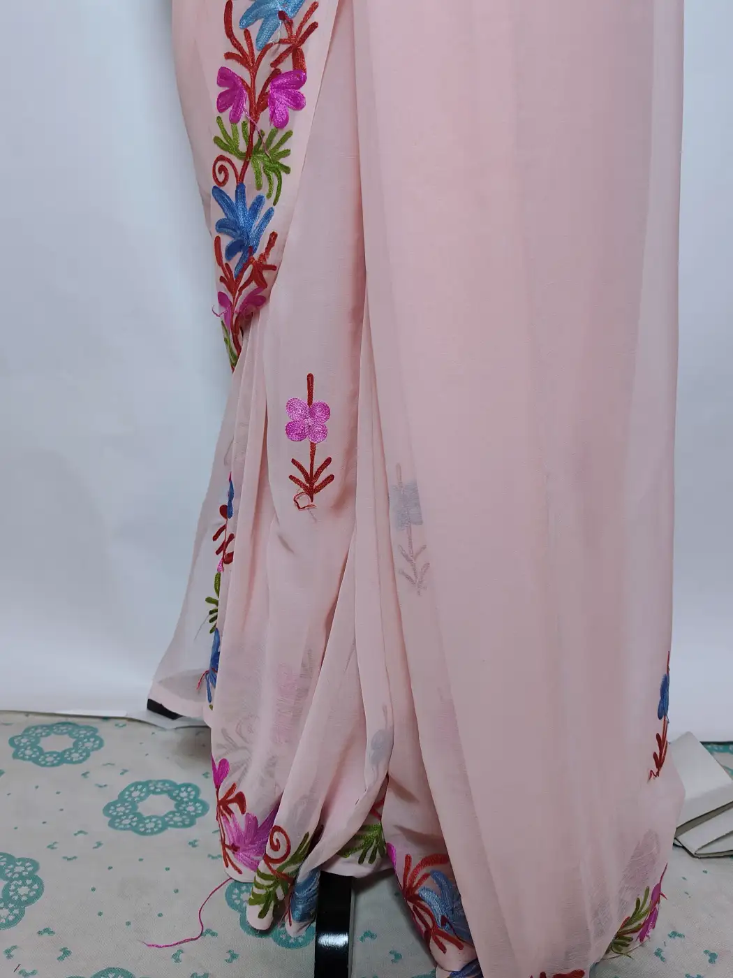 Safa Kashmiri Pink Georgette Saree with Mehr-e-Noor Aari Work - Image 3