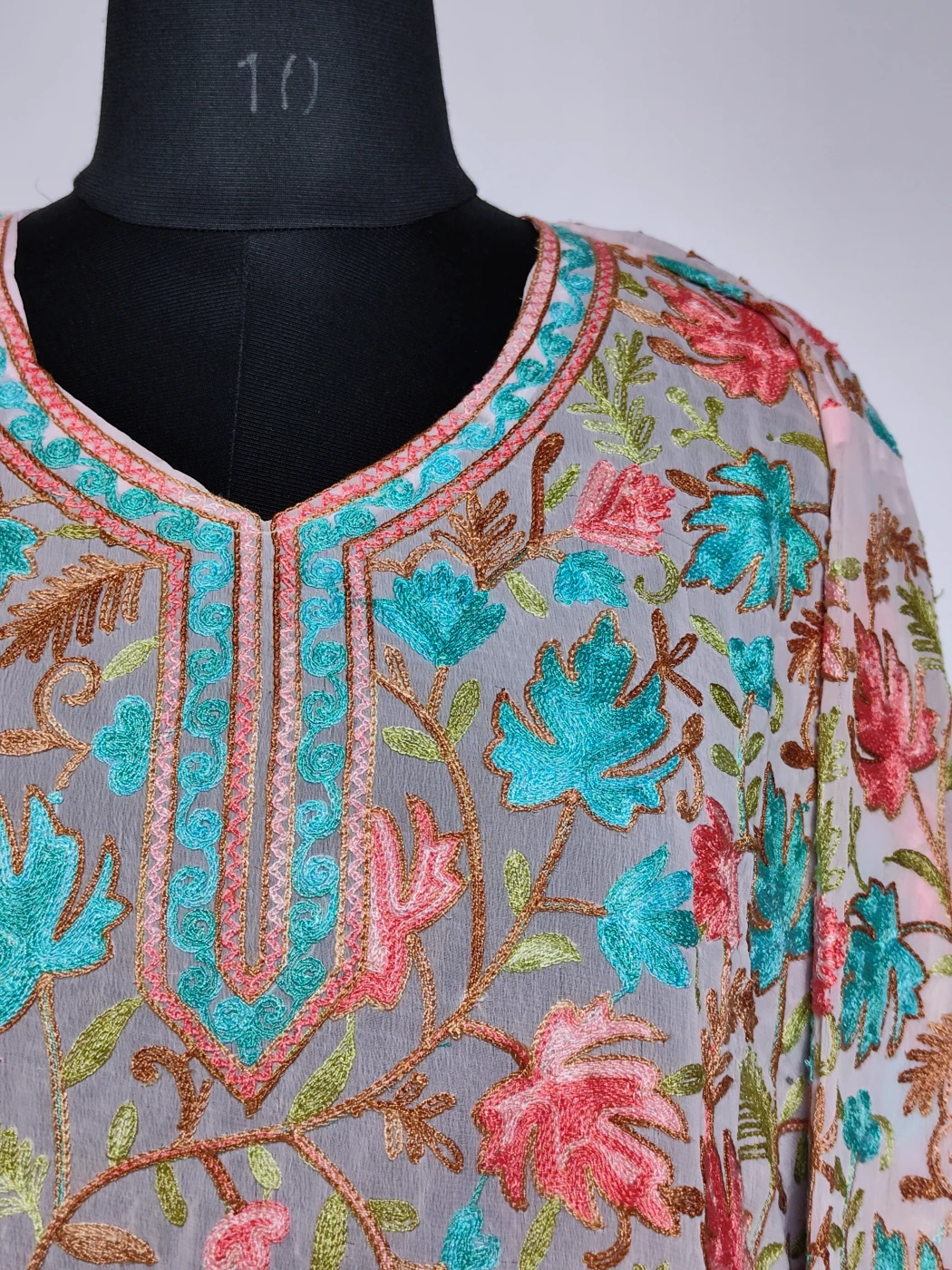 Baby Pink Kashmiri Long Kurti in Georgette with Chinari Aari Embroidery - Image 3