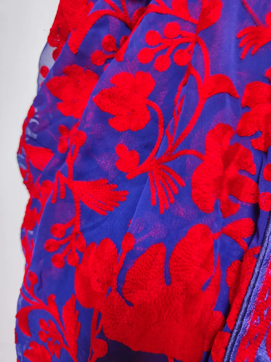 Blue Kashmiri Chinar Saree in Faux Georgette with Aari Embroidery - Image 4