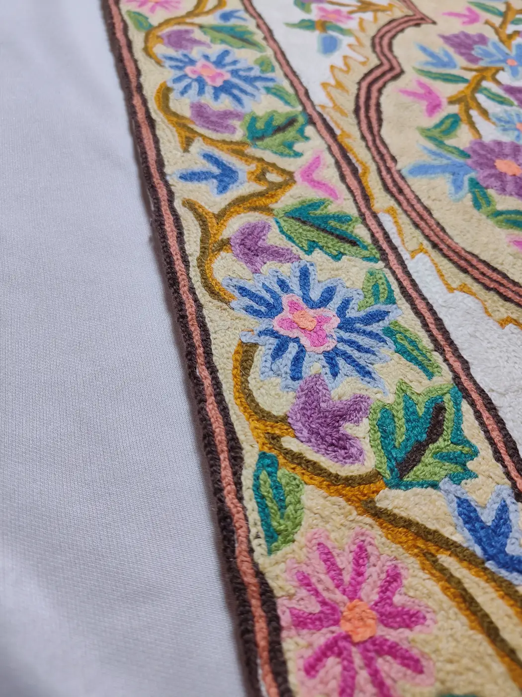White Table Runner from Kashmir in with Elegant Hand Embroidery (8×2.5 ft) - Image 5