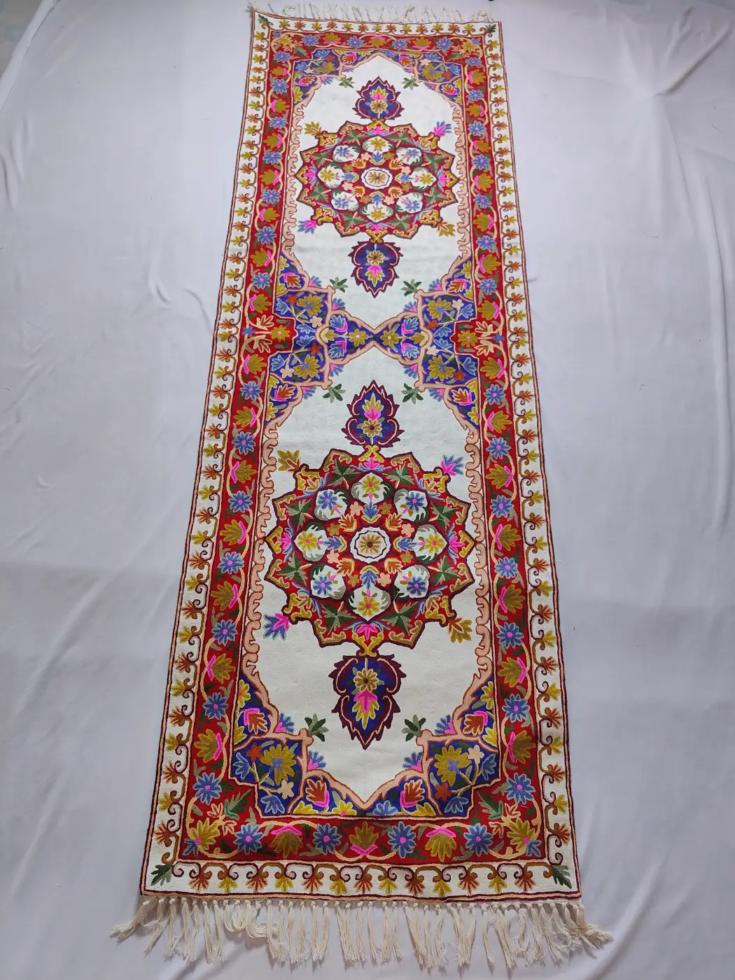 White Table Runner from Kashmir in with Elegant Hand Embroidery (8×2.5 ft) - Image 2