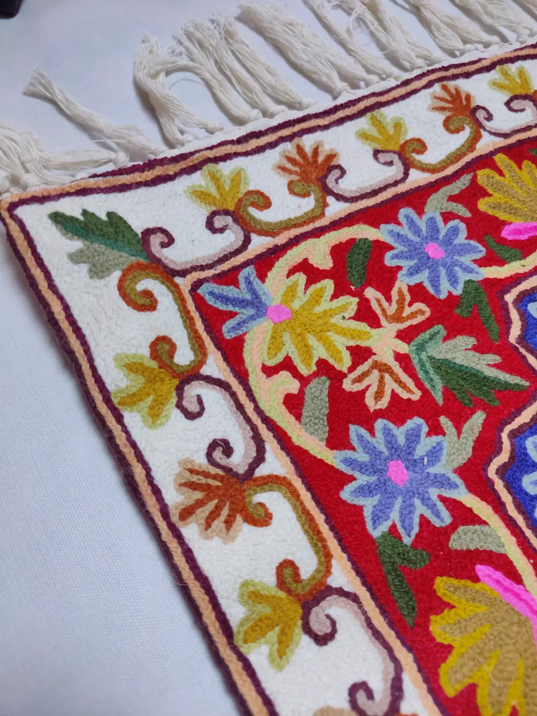 White Table Runner from Kashmir in with Elegant Hand Embroidery (8×2.5 ft) - Image 3
