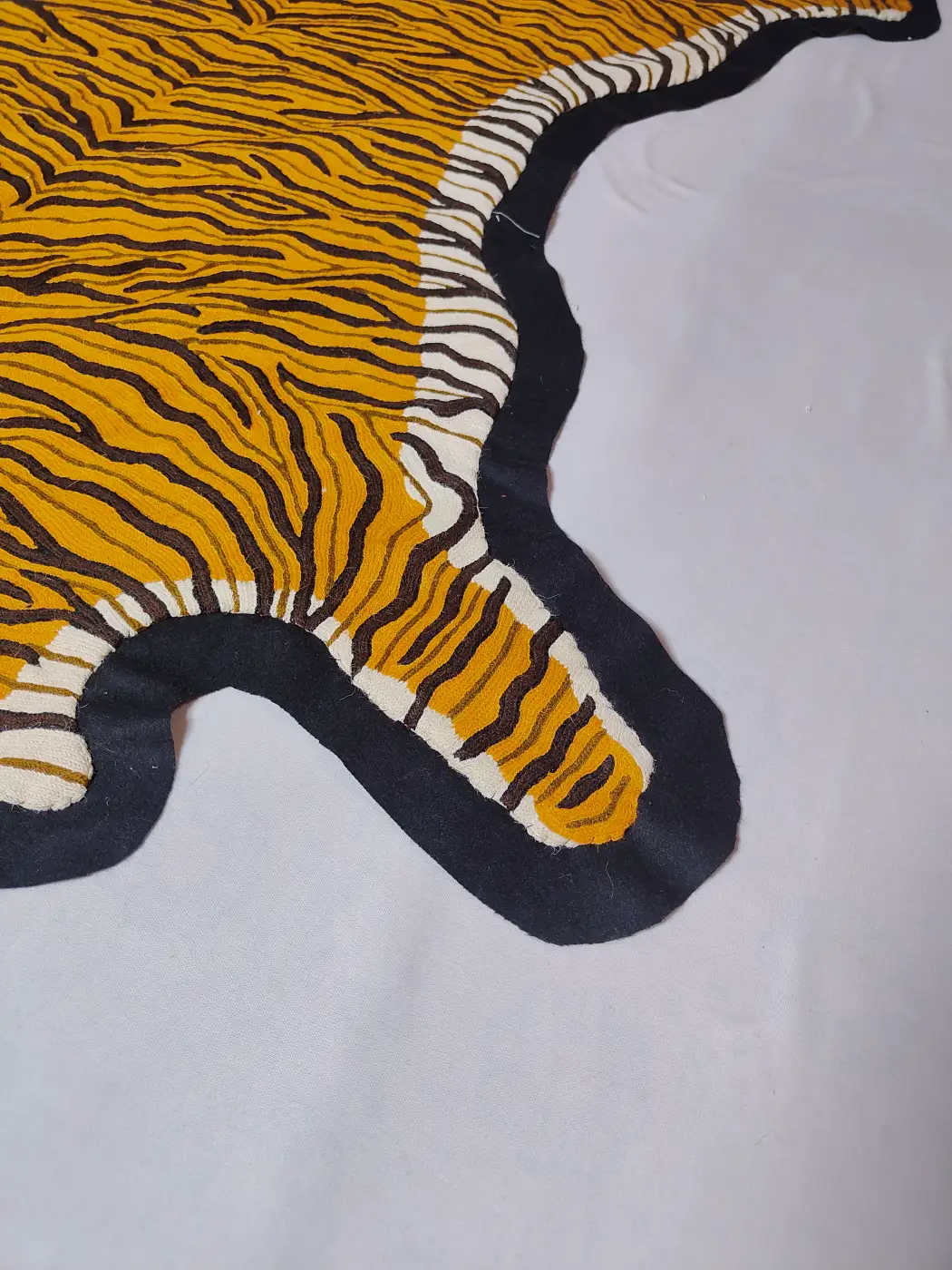Kashmiri Handmade Tiger Rug with Wool Chain Stitch Embroidery | 8.5 x 4.4 - Image 4