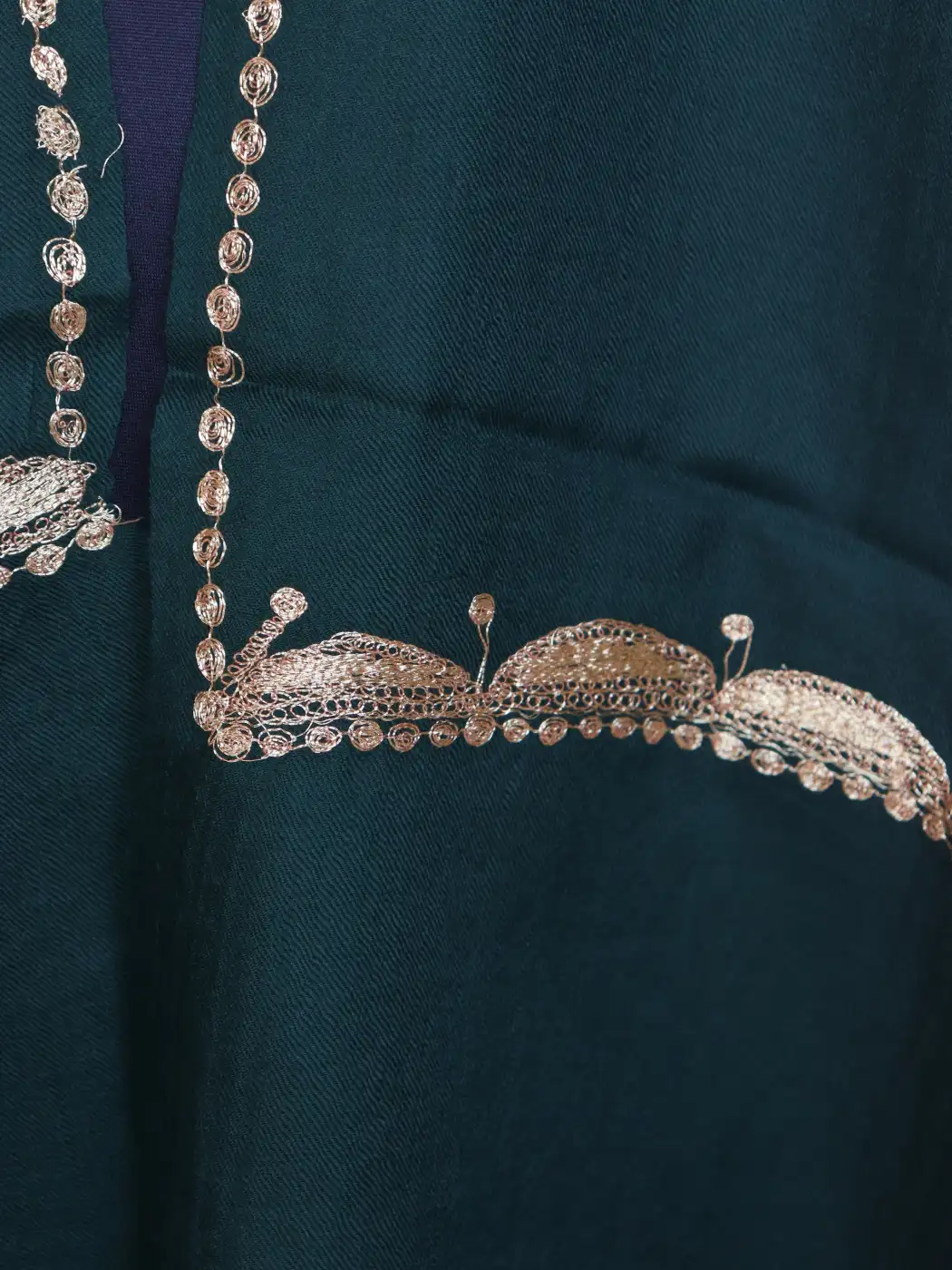 Kashmiri Sabz Nazakat Toosha Stole for Women with Botte Tilla Embroidery - Image 3