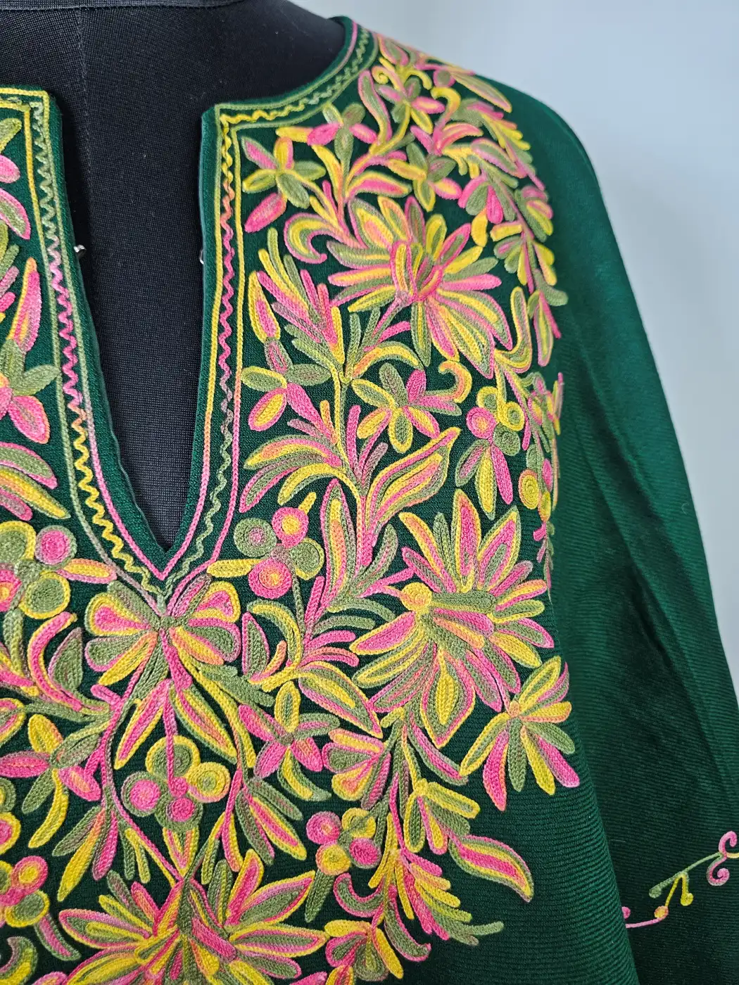 Pahalgam Green Kashmiri Poncho for Women with Aari Embroidery - Image 3