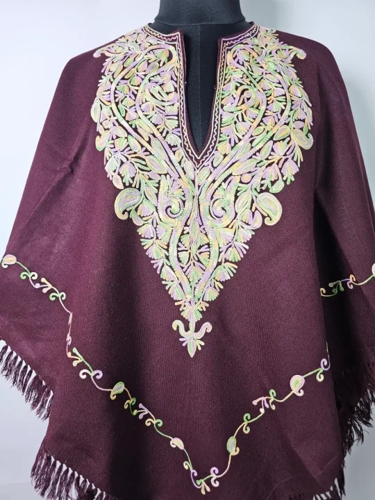 Kashmiri Saaz Aari Poncho for Women in Cashmilon Wool - Image 2